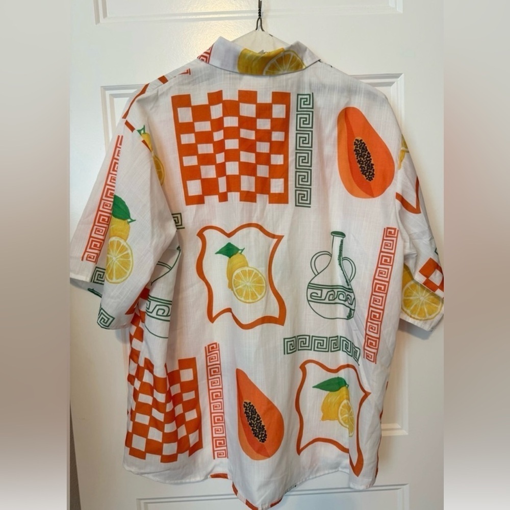 Petal & Pup Piccolo Print Button-Up Shirt
Size Medium Lemon Print Coastal - Picture 2 of 9